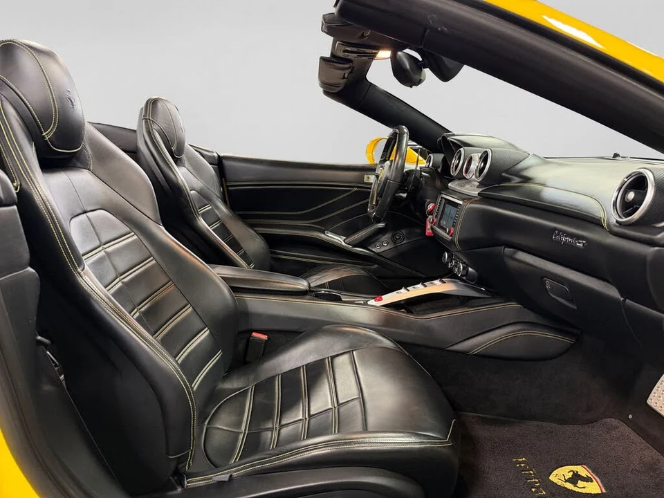 2015 Ferrari California T - Image 24 of 31