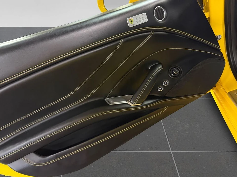 2015 Ferrari California T - Image 16 of 31