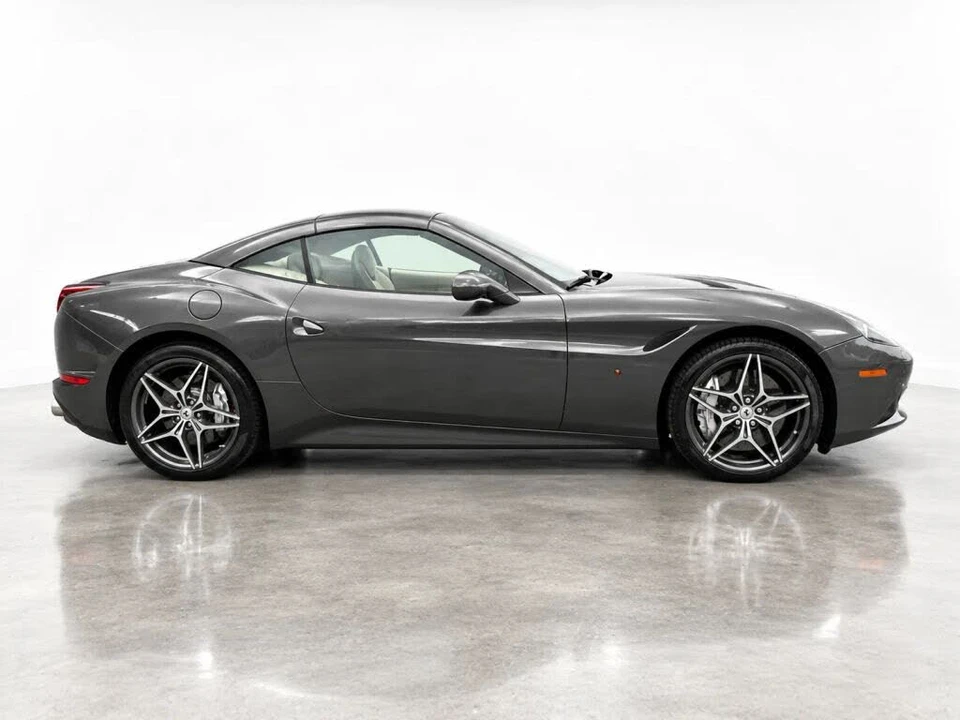 2015 Ferrari California T - Image 13 of 31
