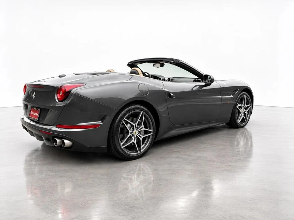 2015 Ferrari California T - Image 10 of 31