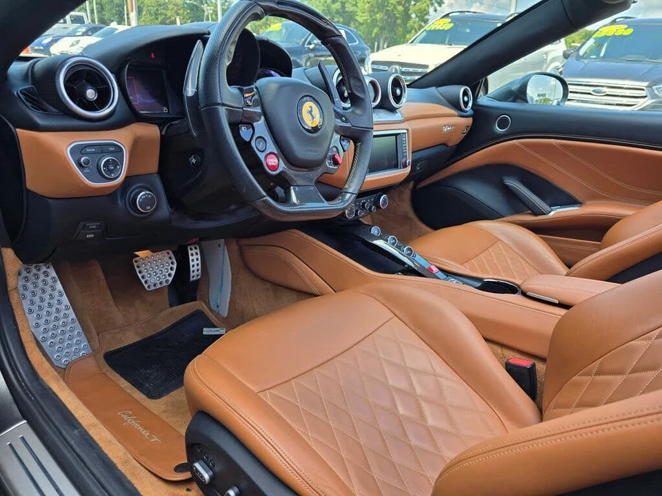2015 Ferrari California T - Image 25 of 31