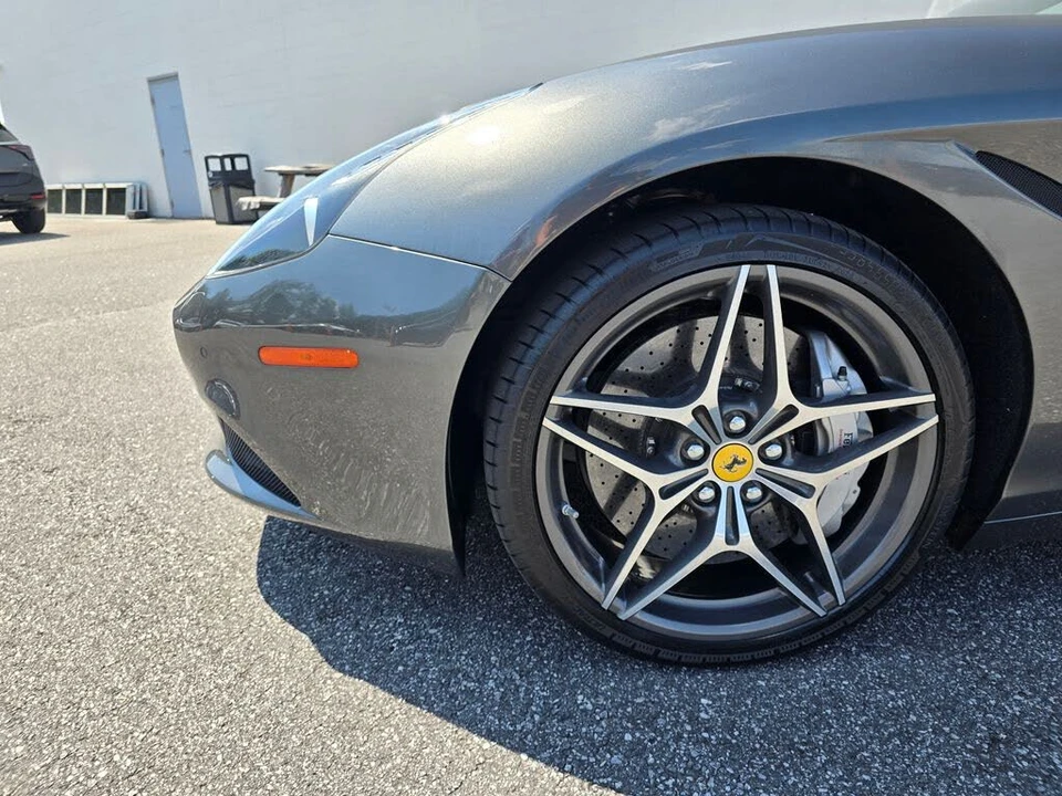 2015 Ferrari California T - Image 5 of 31