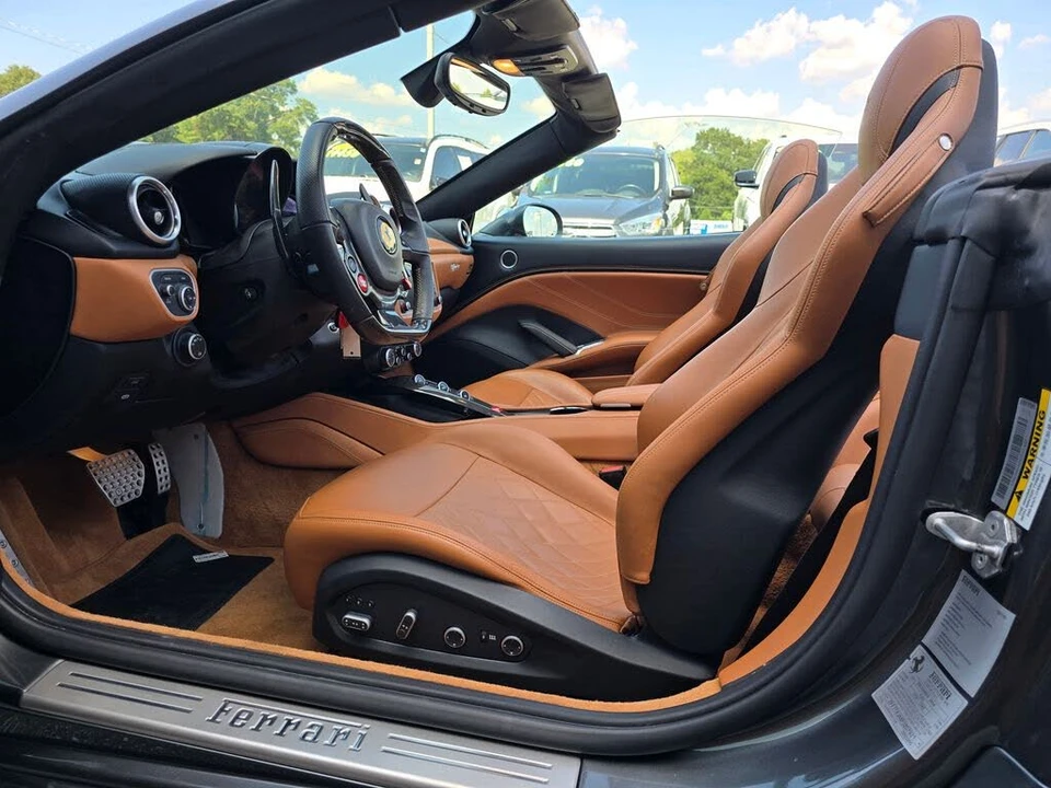 2015 Ferrari California T - Image 24 of 31