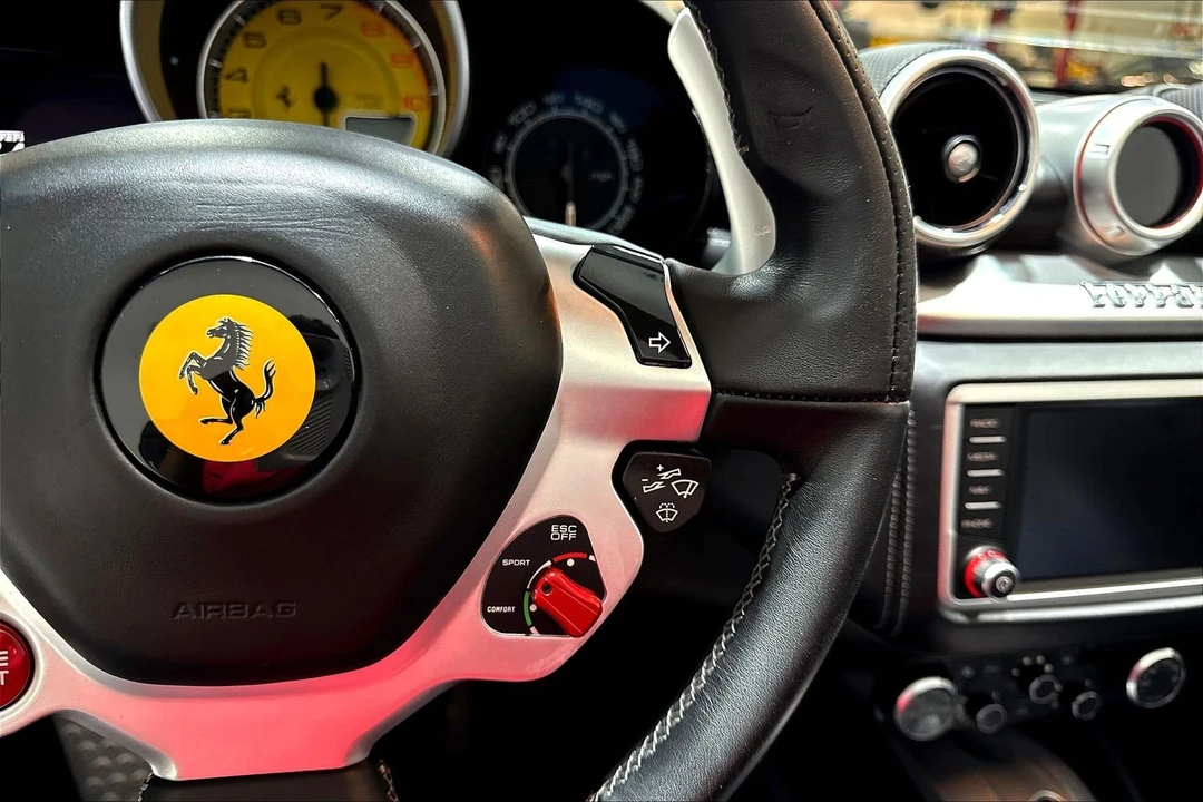 2015 Ferrari California T - Image 12 of 31