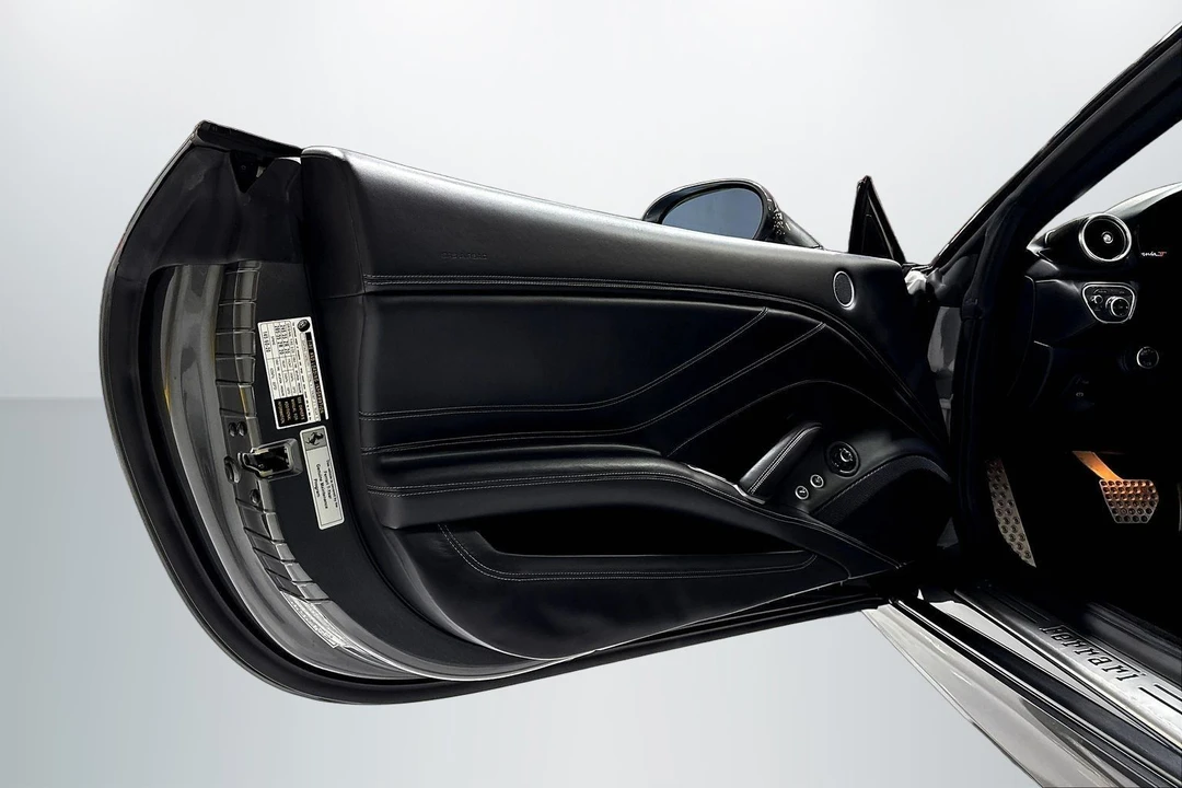 2015 Ferrari California T - Image 17 of 31