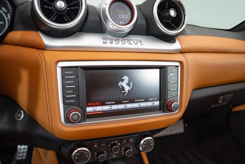 2015 Ferrari California T - Image 14 of 20