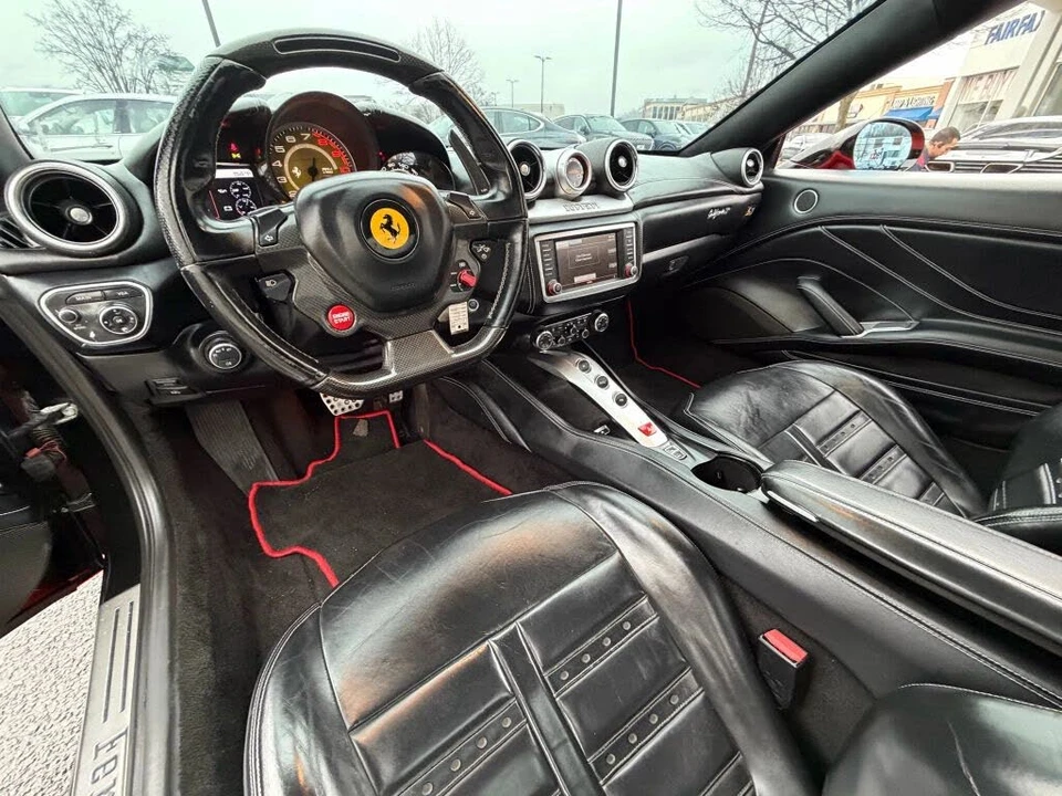 2015 Ferrari California T - Image 18 of 31