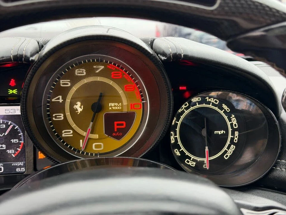 2015 Ferrari California T - Image 29 of 31