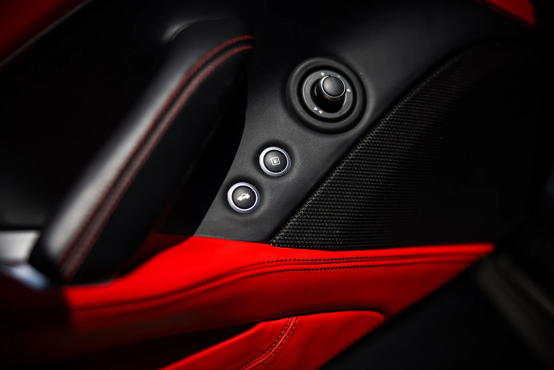 2015 Ferrari California T - Image 14 of 21