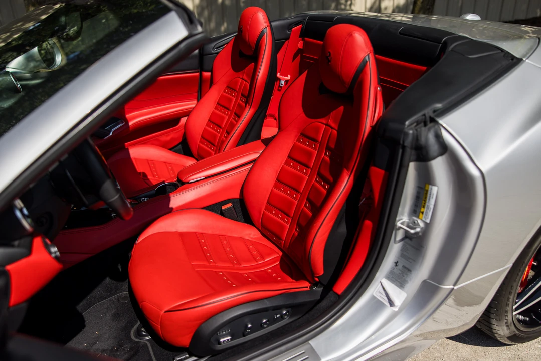 2015 Ferrari California T - Image 16 of 21