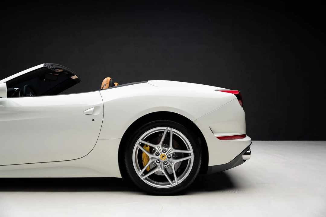 2015 Ferrari California T - Image 22 of 31