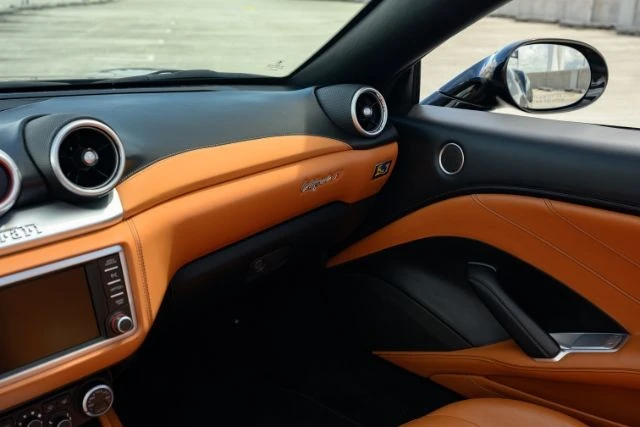 2015 Ferrari California T - Image 13 of 20