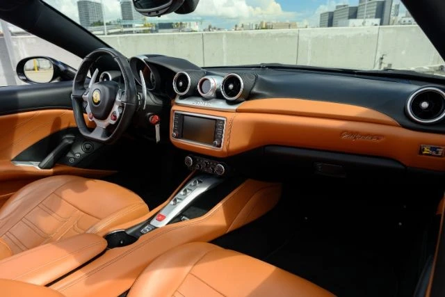 2015 Ferrari California T - Image 11 of 20