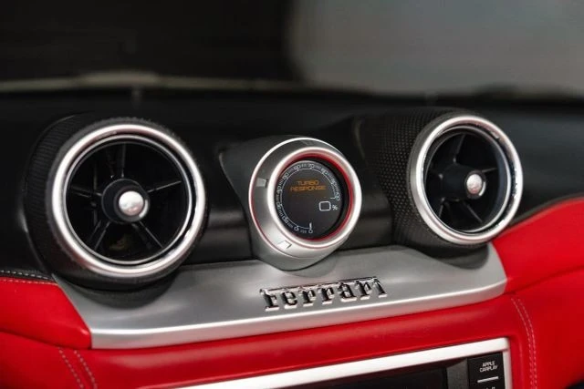 2015 Ferrari California T - Image 19 of 21