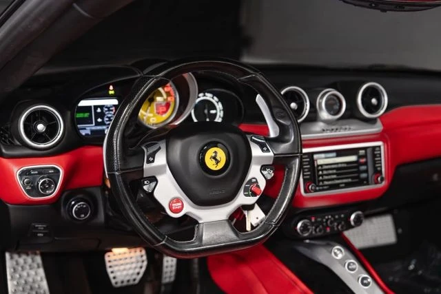 2015 Ferrari California T - Image 14 of 21