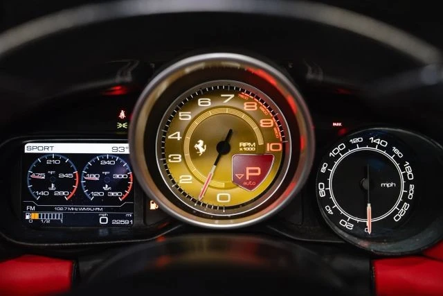 2015 Ferrari California T - Image 17 of 21