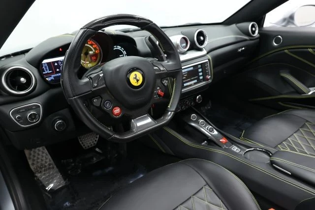 2015 Ferrari California T - Image 2 of 31