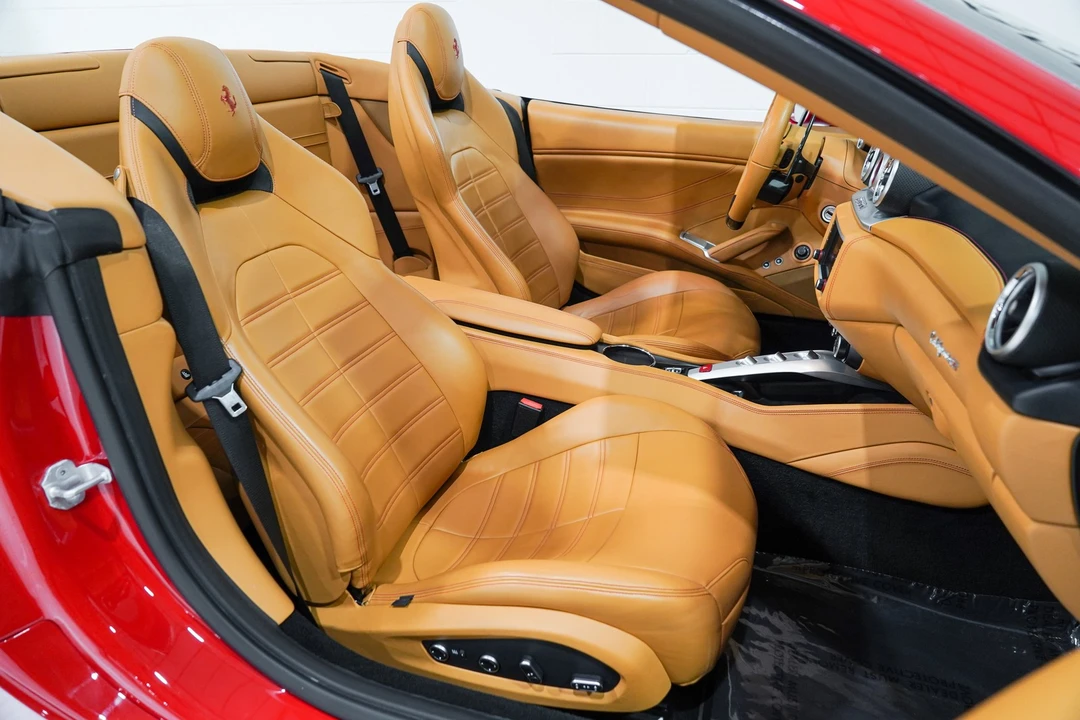 2015 Ferrari California T - Image 16 of 31