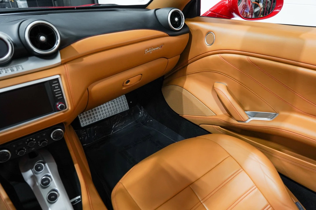 2015 Ferrari California T - Image 14 of 31