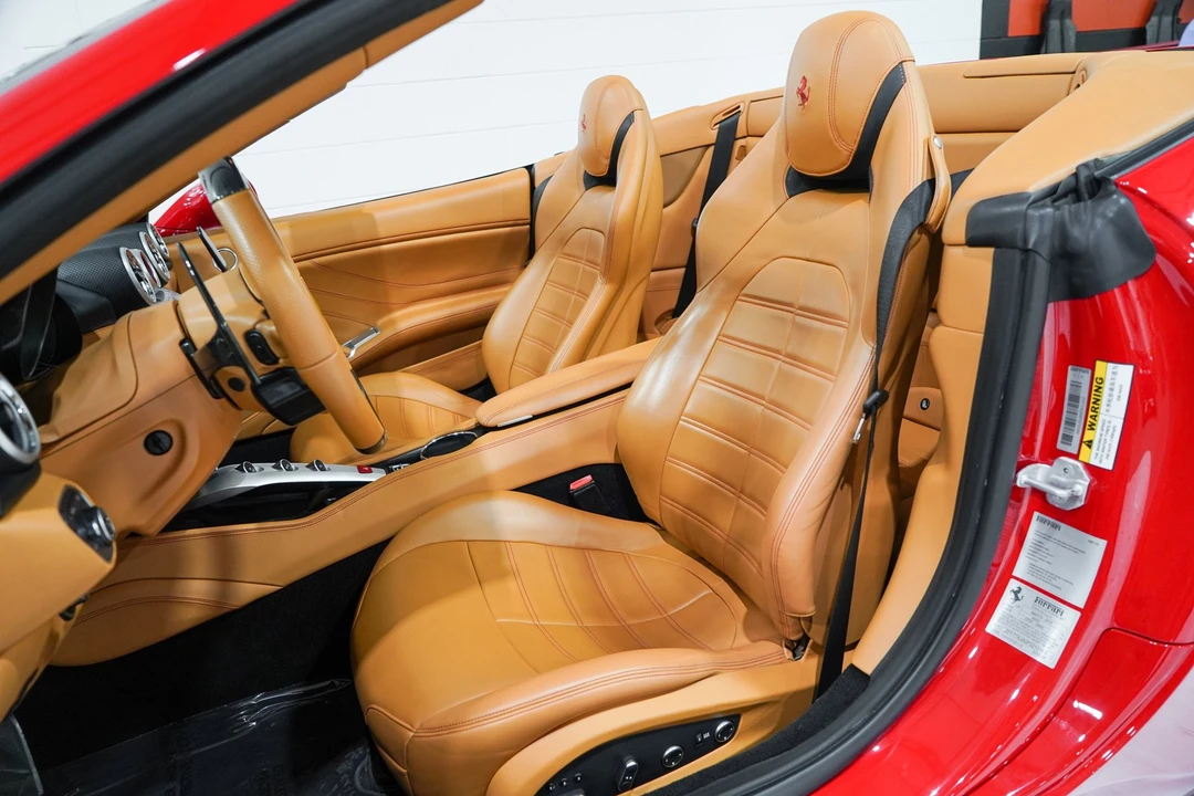 2015 Ferrari California T - Image 10 of 31
