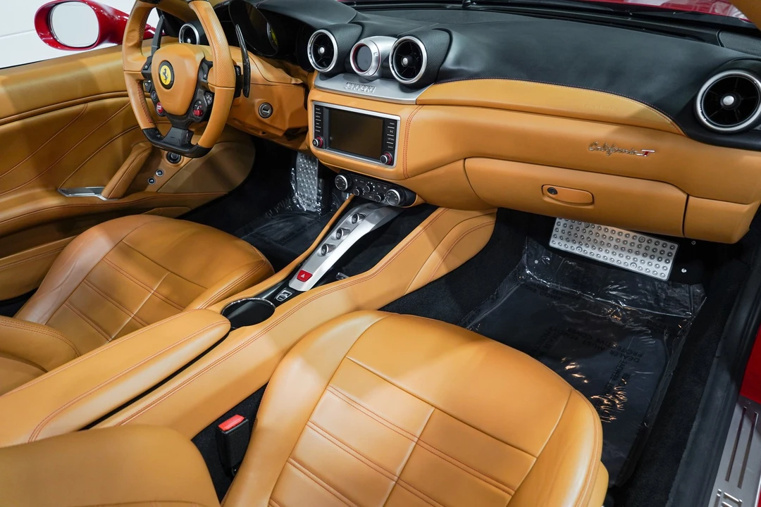 2015 Ferrari California T - Image 17 of 31