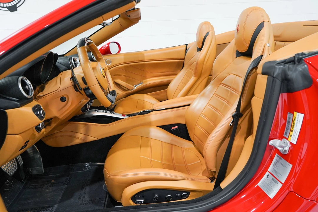 2015 Ferrari California T - Image 9 of 31