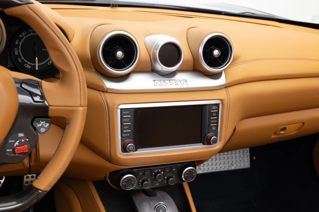 2015 Ferrari California T - Image 14 of 21