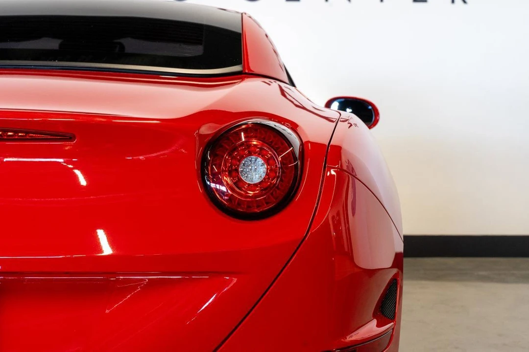2015 Ferrari California T - Image 15 of 31
