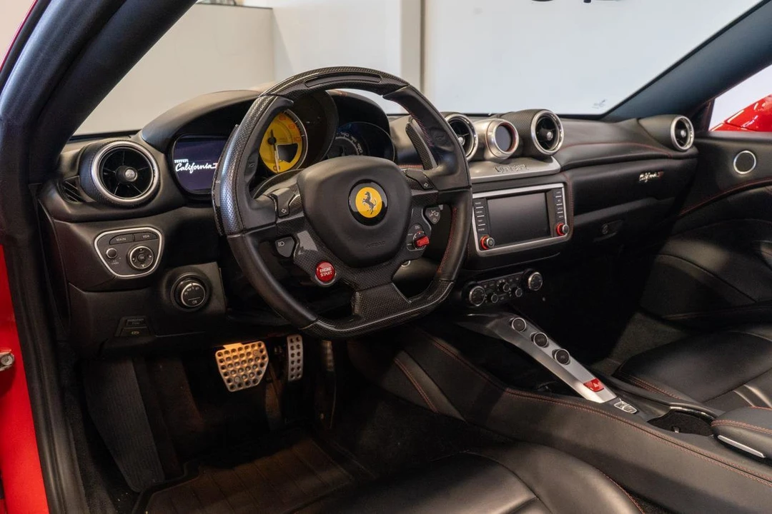 2015 Ferrari California T - Image 2 of 31