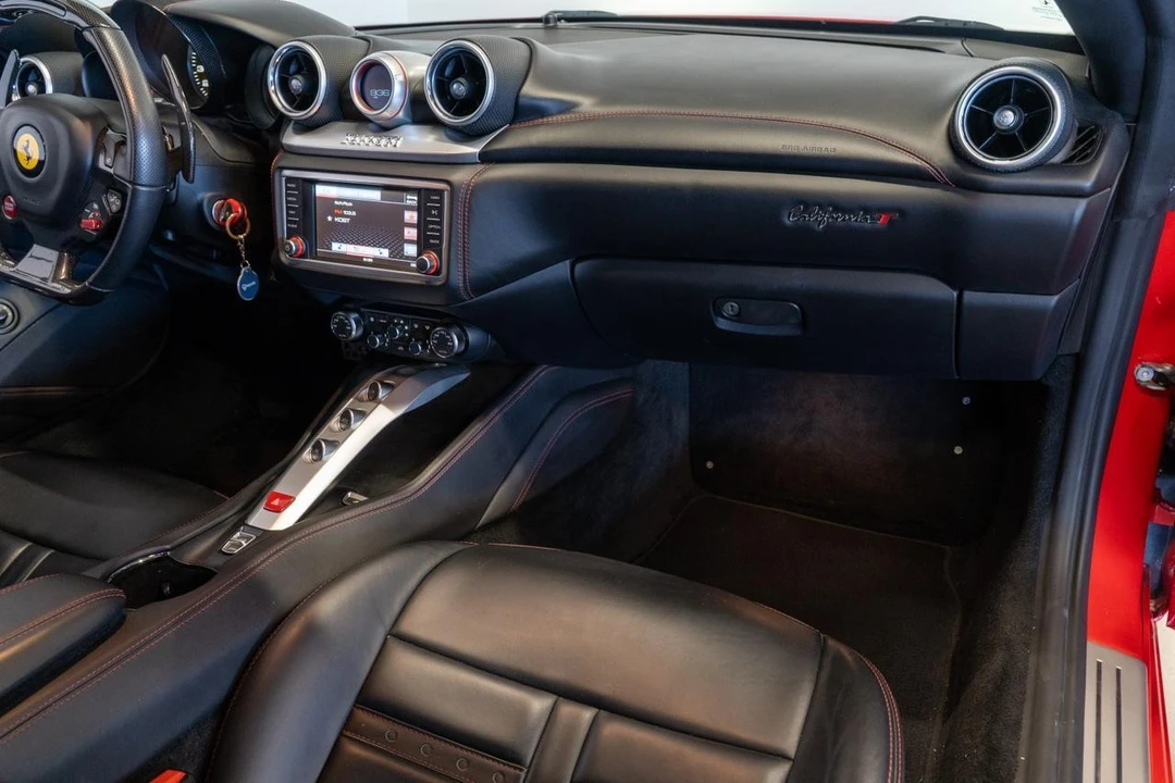 2015 Ferrari California T - Image 8 of 21
