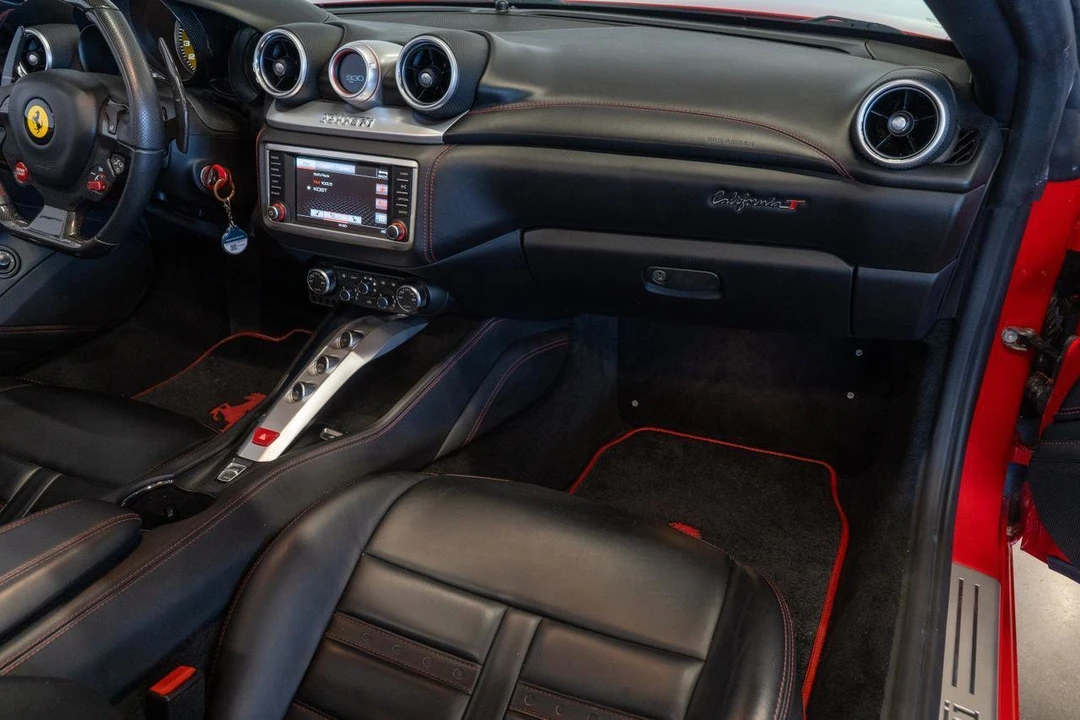 2015 Ferrari California T - Image 9 of 31