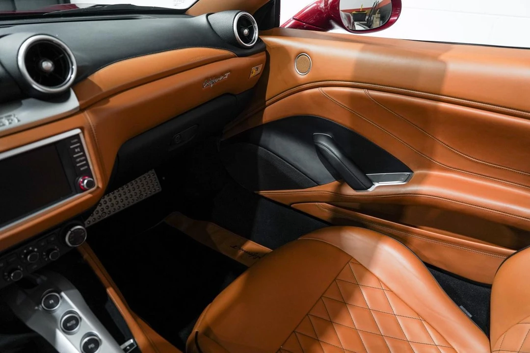 2015 Ferrari California T - Image 14 of 21
