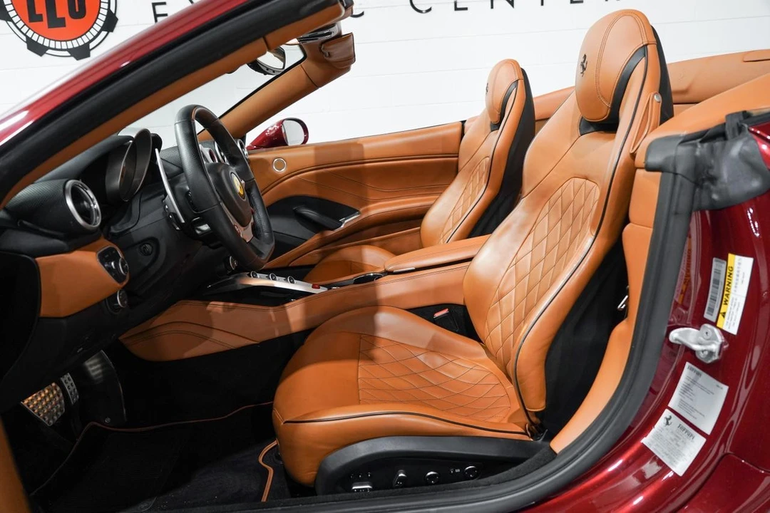 2015 Ferrari California T - Image 9 of 21