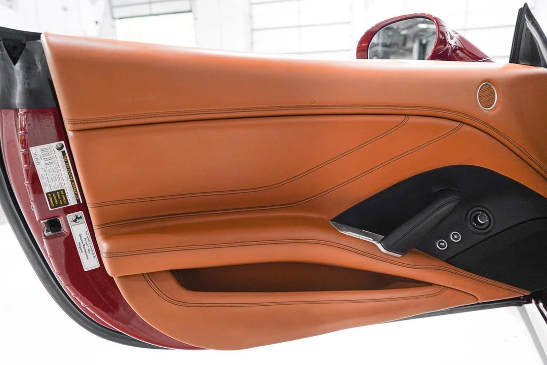 2015 Ferrari California T - Image 20 of 21
