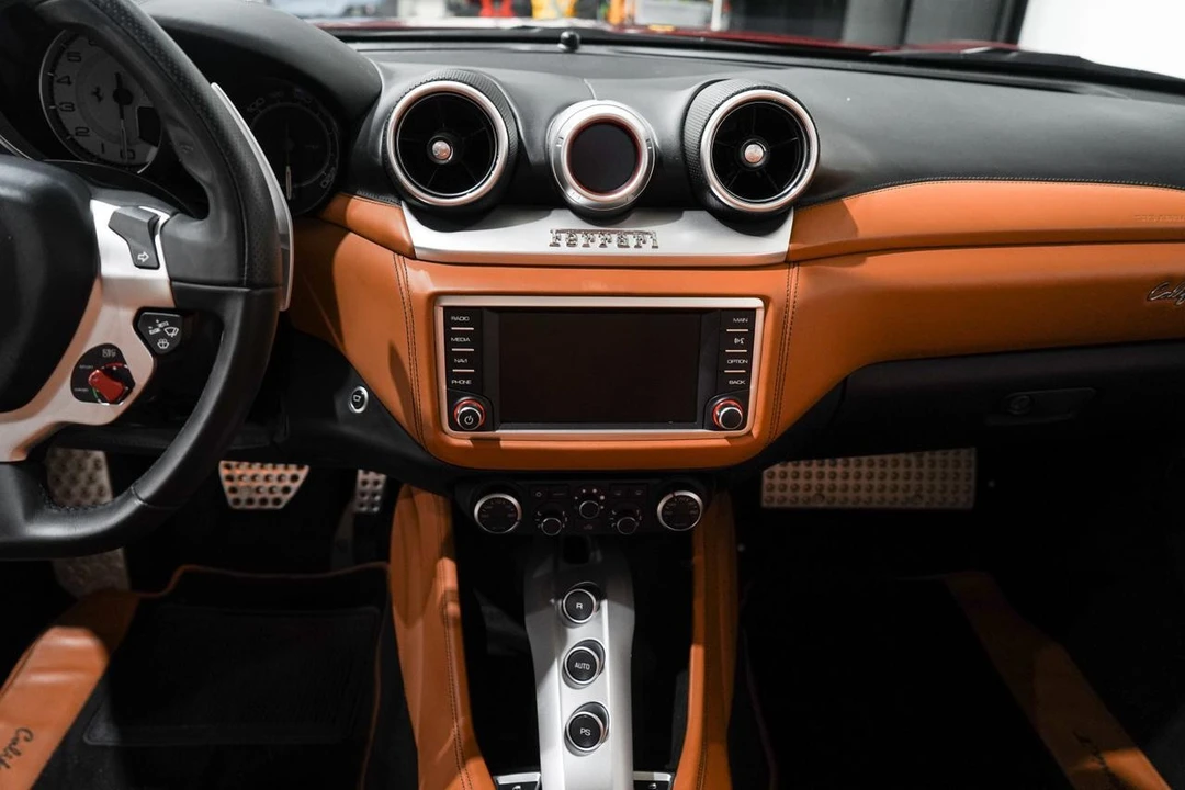 2015 Ferrari California T - Image 12 of 21
