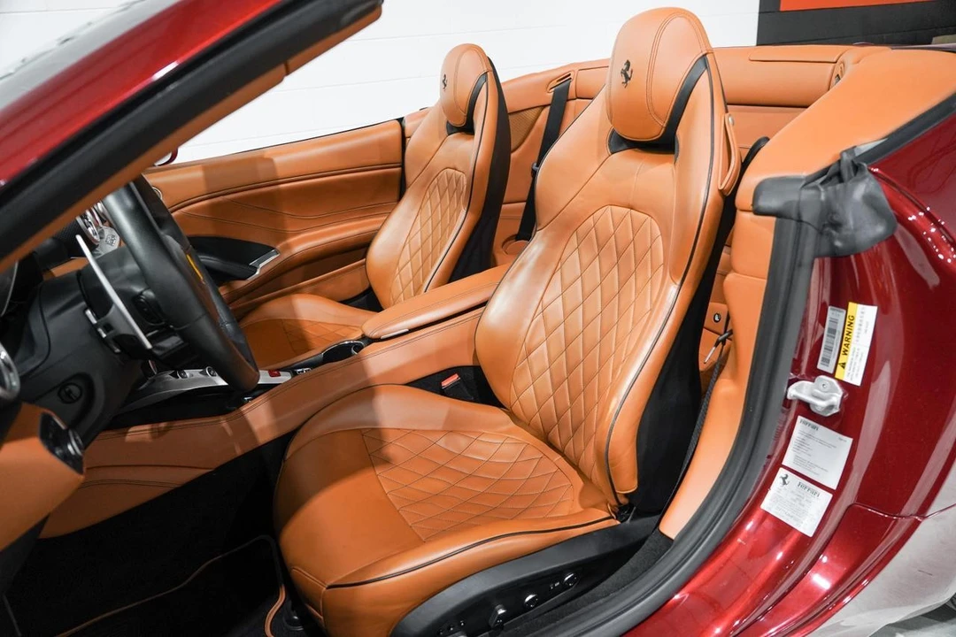 2015 Ferrari California T - Image 10 of 21