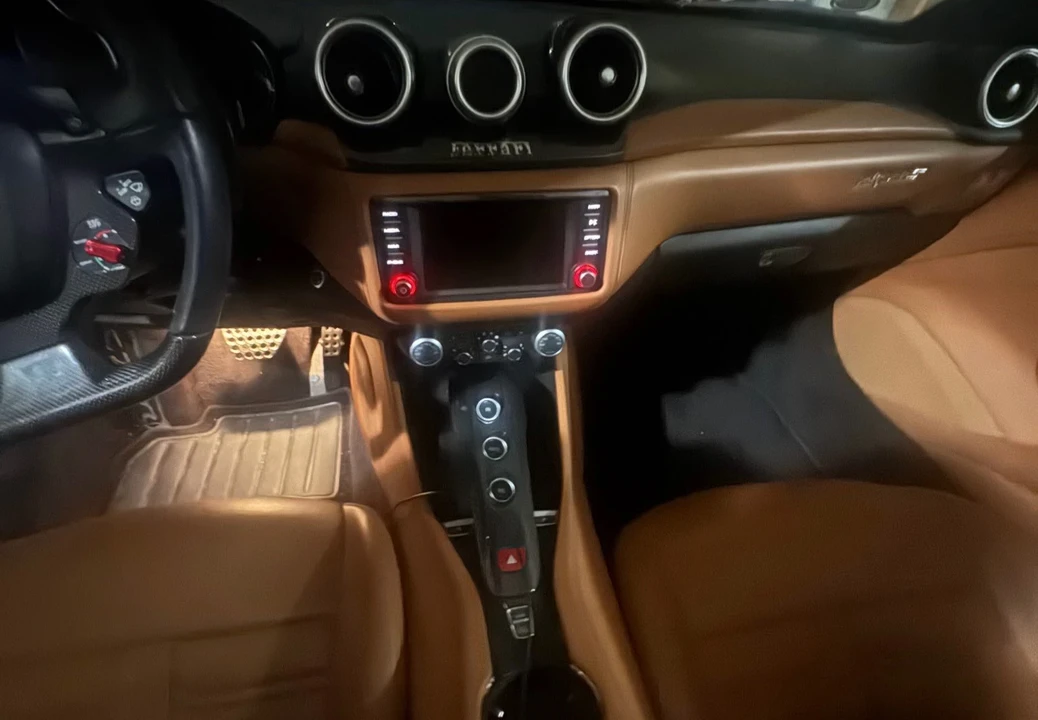 2015 Ferrari California T - Image 7 of 12