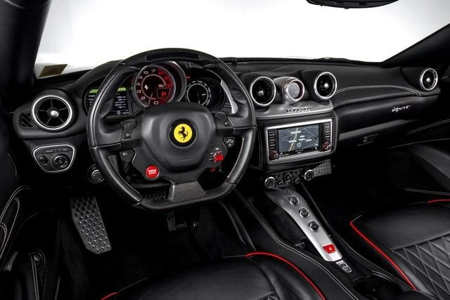 2015 Ferrari California T - Image 5 of 31
