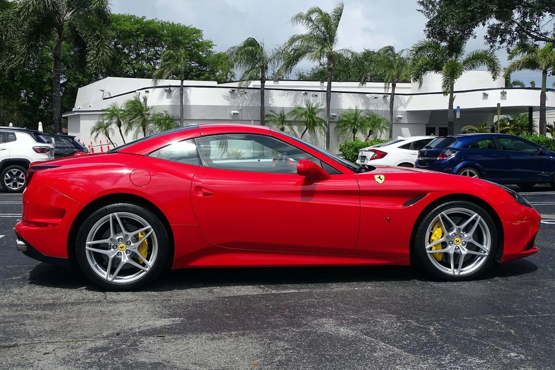 2015 Ferrari California T - Image 3 of 21