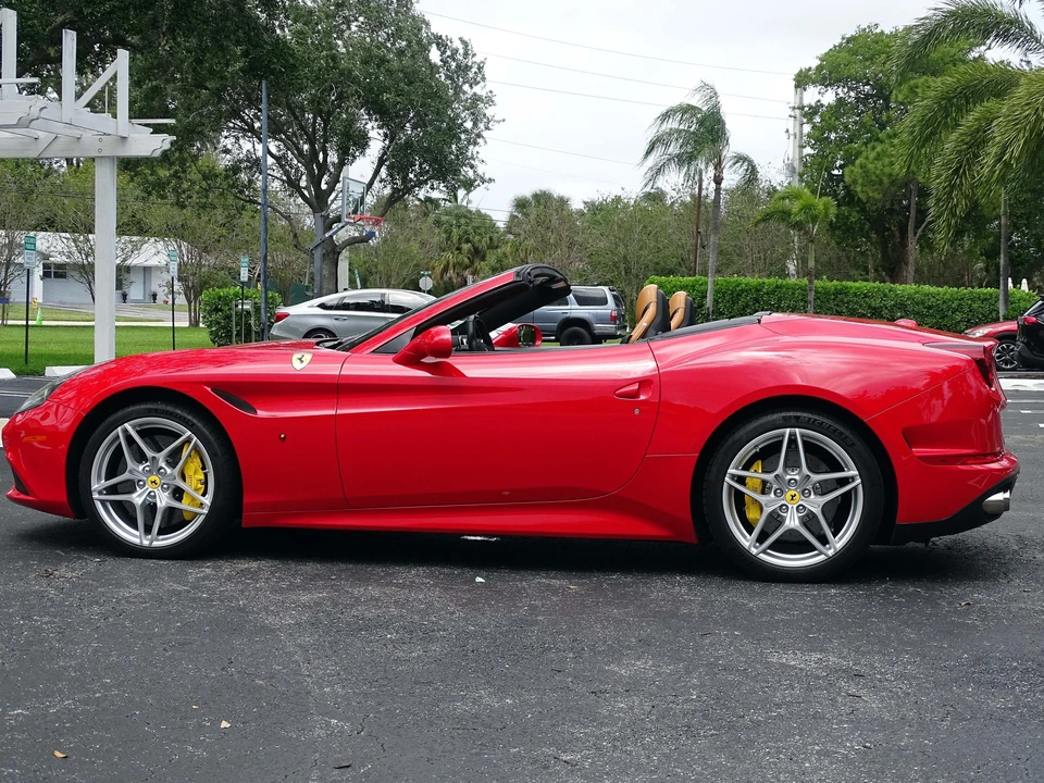 2015 Ferrari California T - Image 13 of 21