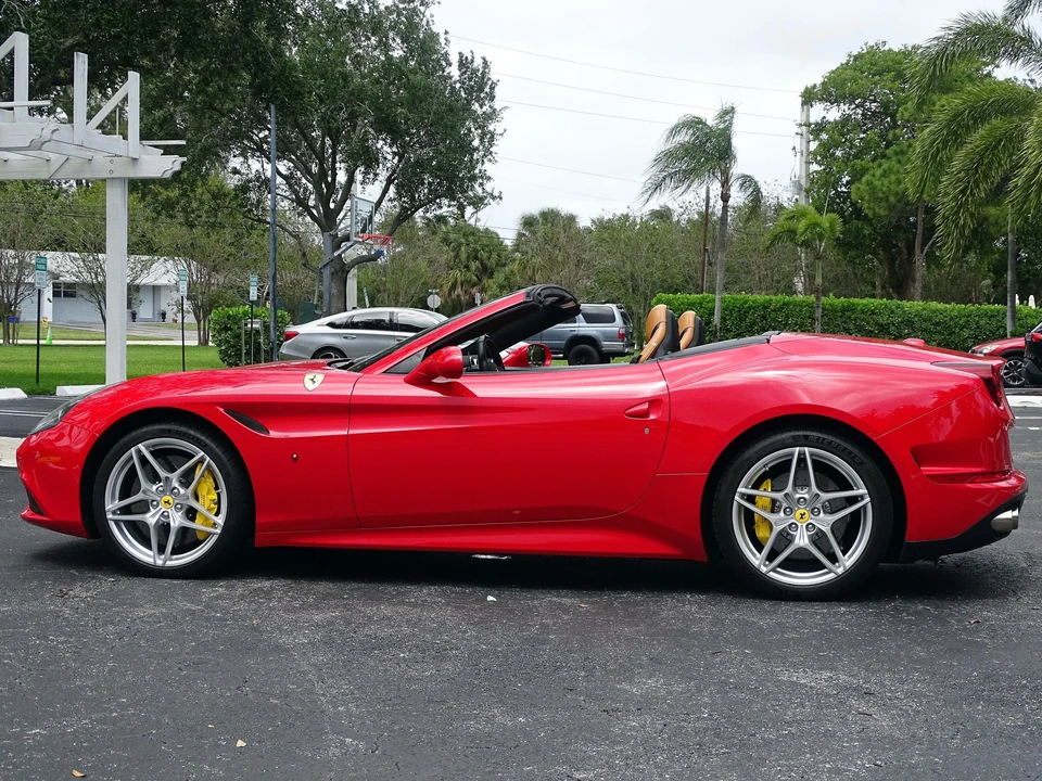 2015 Ferrari California T - Image 12 of 21