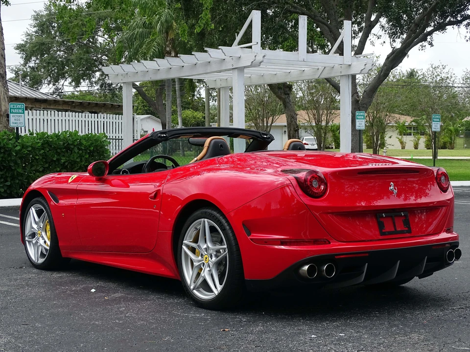 2015 Ferrari California T - Image 16 of 21