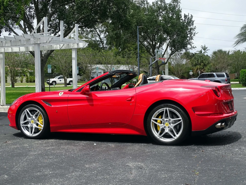 2015 Ferrari California T - Image 14 of 21