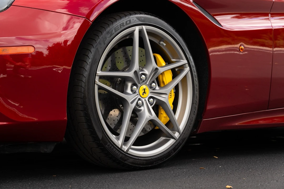 2015 Ferrari California T - Image 20 of 21