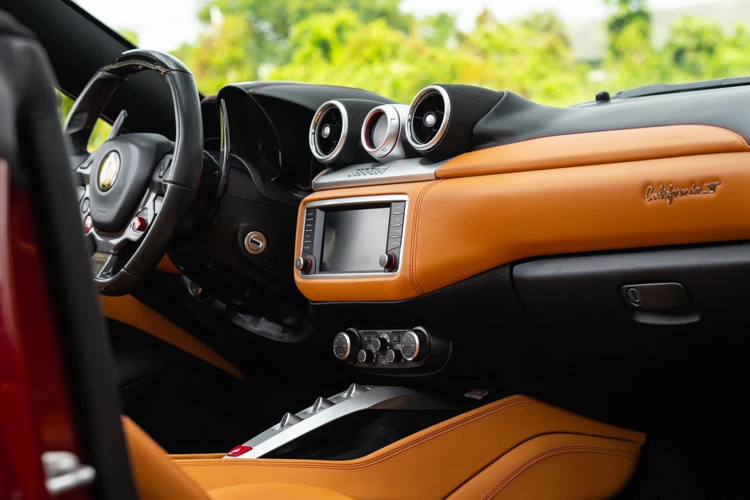 2015 Ferrari California T - Image 7 of 21