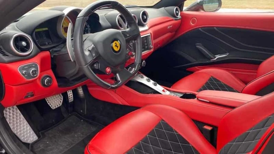 2015 Ferrari California T - Image 2 of 4