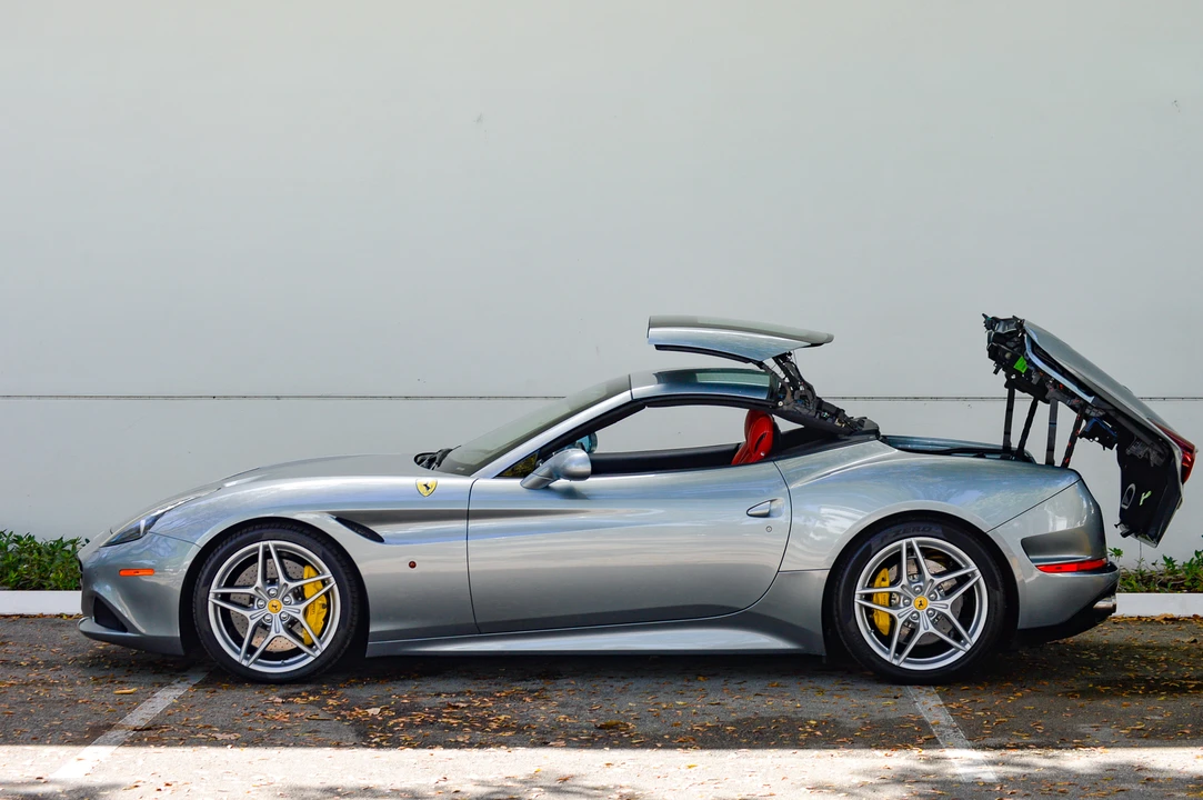 2015 Ferrari California T - Image 8 of 31