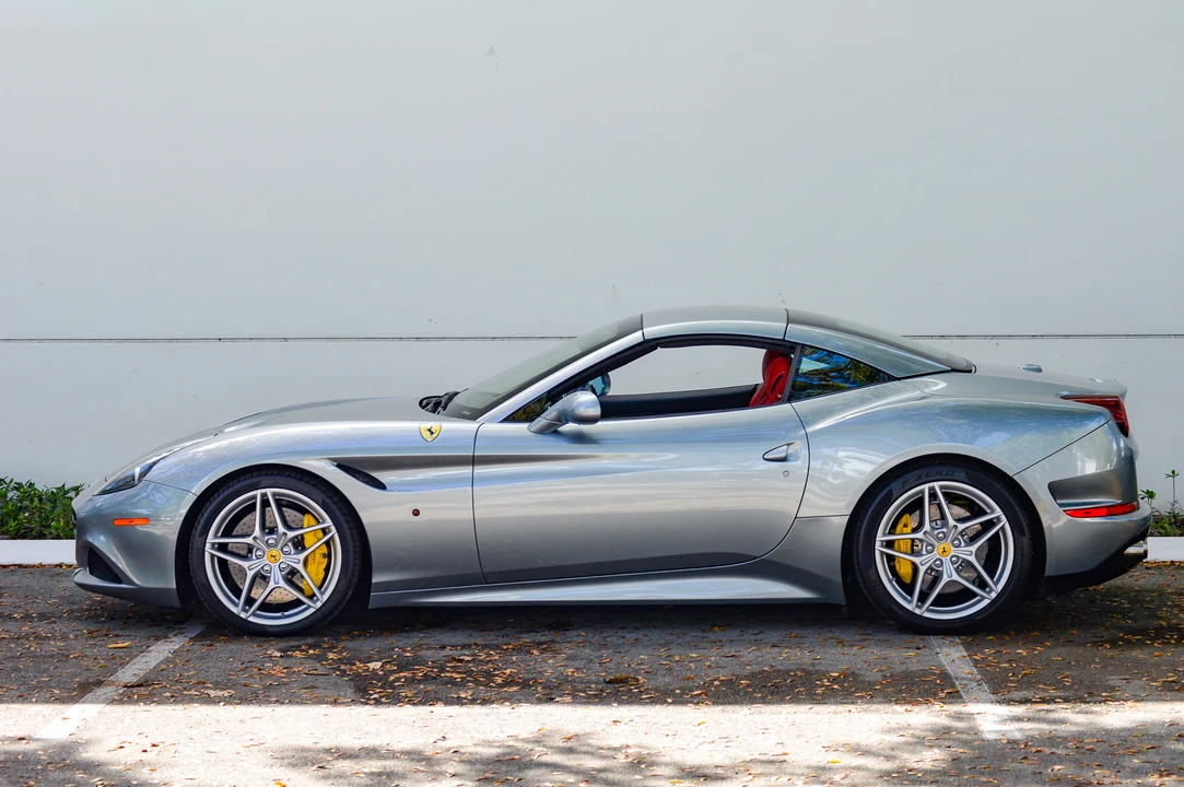 2015 Ferrari California T - Image 7 of 31