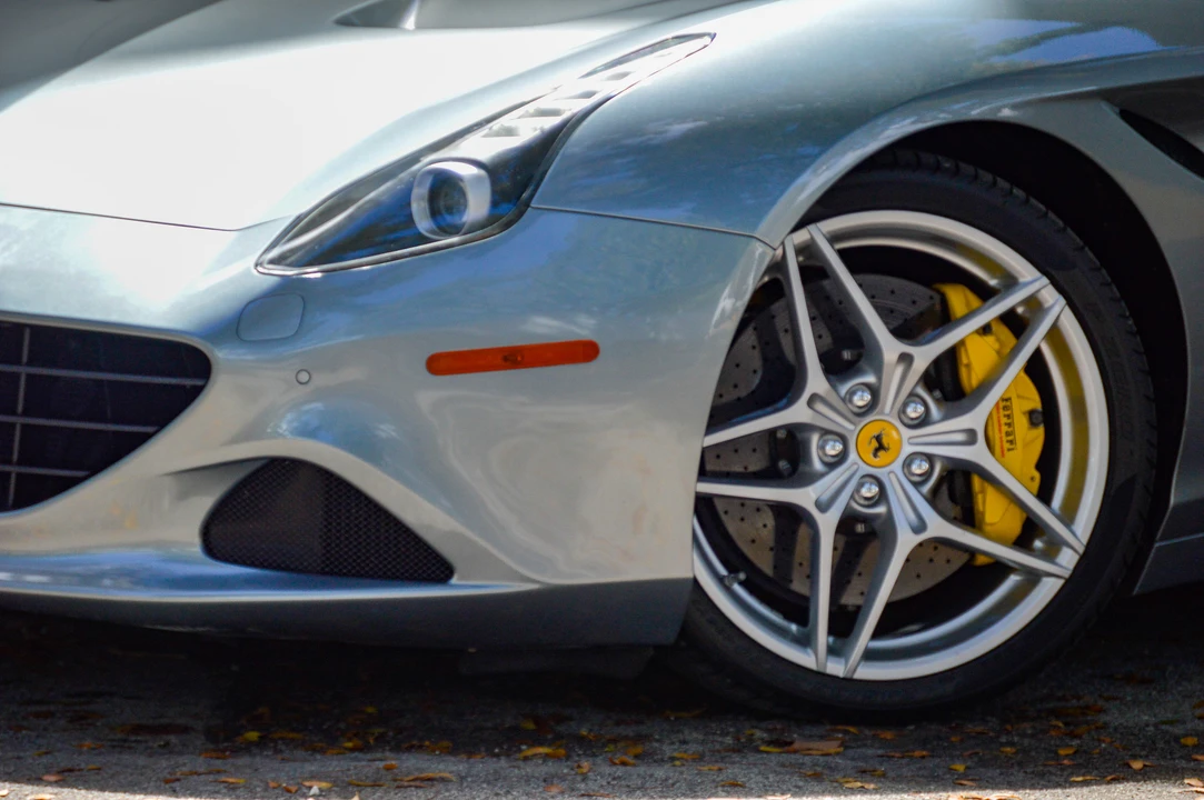 2015 Ferrari California T - Image 2 of 31