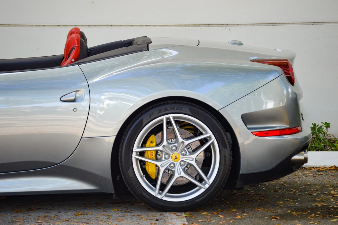2015 Ferrari California T - Image 11 of 31